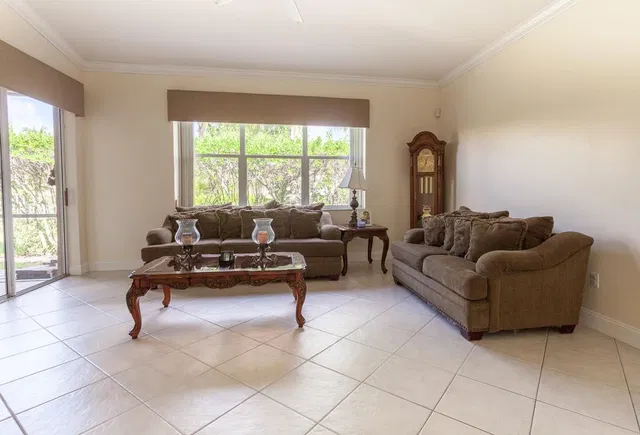 Residence photo 3