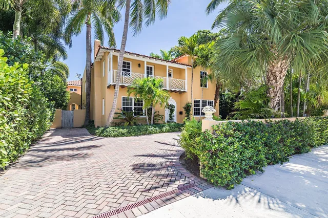 235 Seaspray Avenue