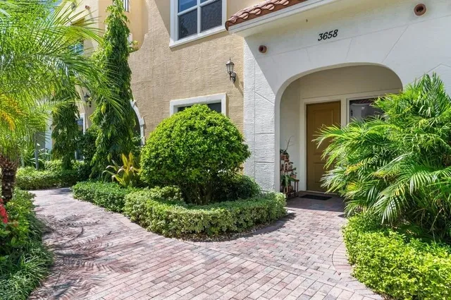 Villas on Antique Row Residence photo 2