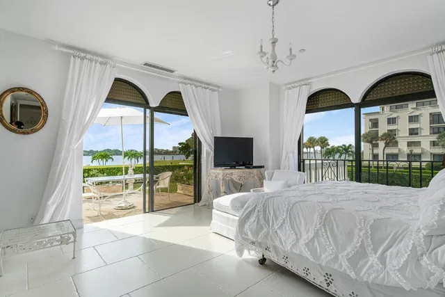 Palm Beach Biltmore Unit 104 photo 4