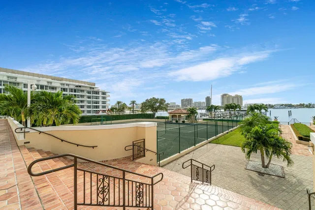 Palm Beach Biltmore Unit 104 photo 8