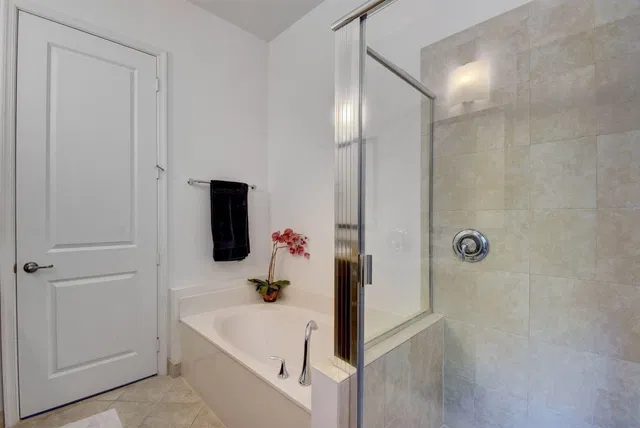 Villas on Antique Row Unit 200 photo 9