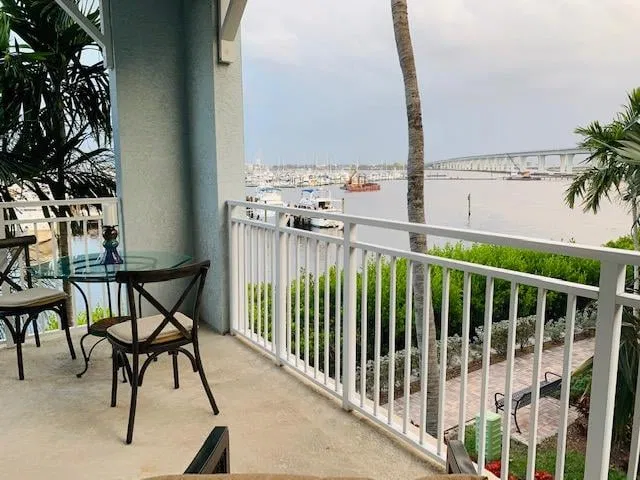 Harborage Yacht Club Unit 203 photo 6