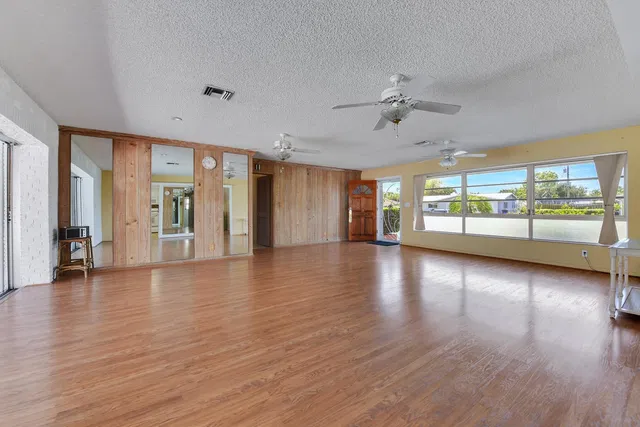 Residence photo 6