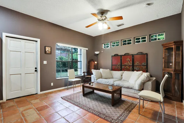 Residence photo 8