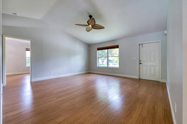 Residence photo 6