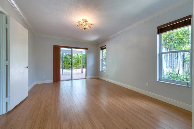 Residence photo 8