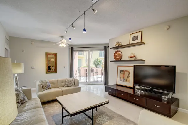 The Astor Unit 215 photo 2
