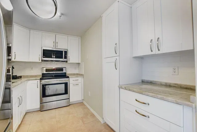 The Strand Unit 818 photo 5