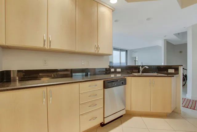 One City Plaza Unit 1202 photo 8