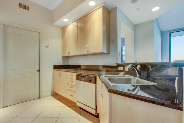 One City Plaza Unit 1202 photo 9