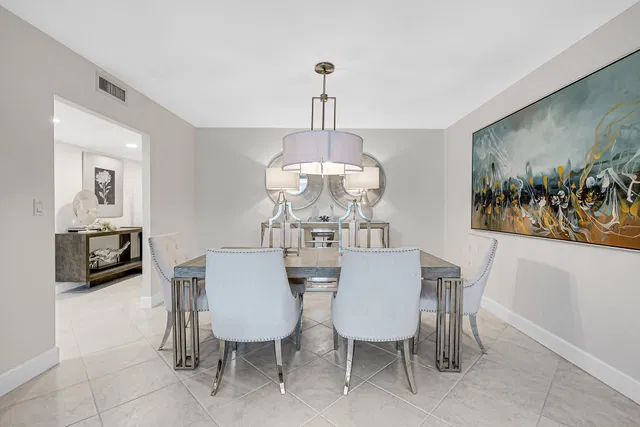 Winthrop House Condos Unit 220 photo 4
