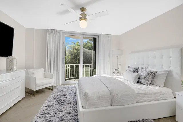Winthrop House Condos Unit 220 photo 6