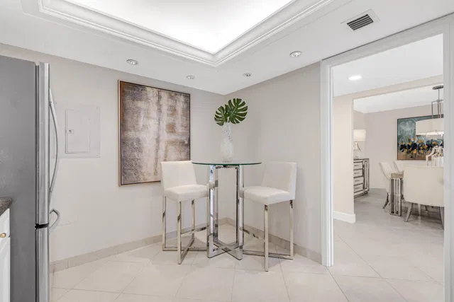 Winthrop House Condos Unit 220 photo 7