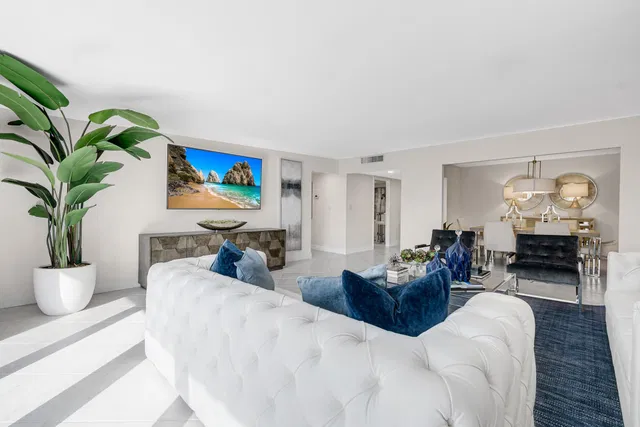 Winthrop House Condos Unit 220 photo 9