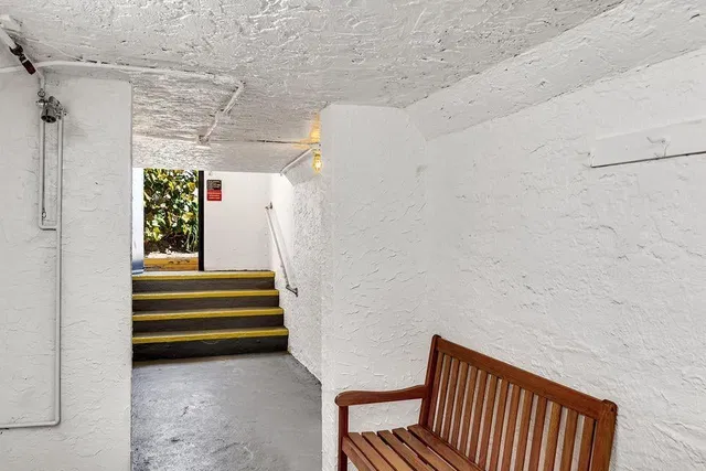 Winthrop House Condos Unit 220 photo 11