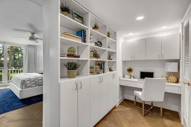 Winthrop House Condos Unit 220 photo 12