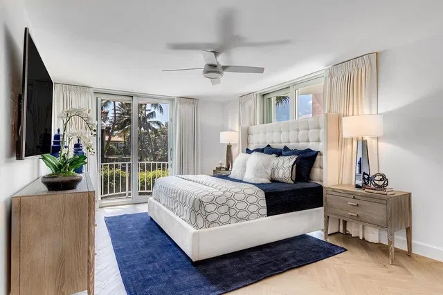 Winthrop House Condos Unit 220 photo 13