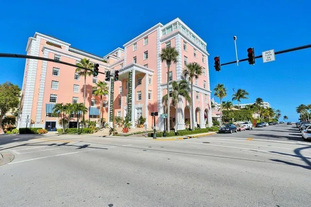 Winthrop House Condos Unit 220 photo 19