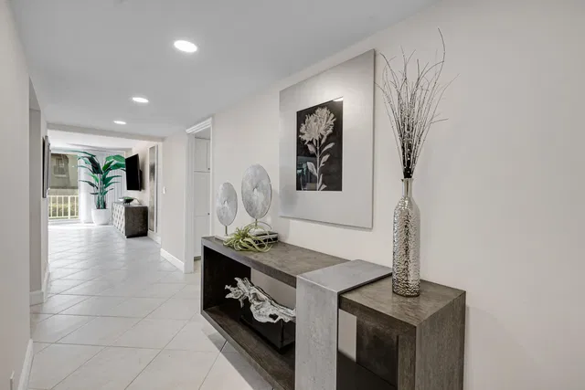 Winthrop House Condos Unit 220 photo 21