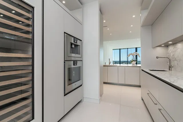 Bristol Palm Beach Unit 2102 photo 4