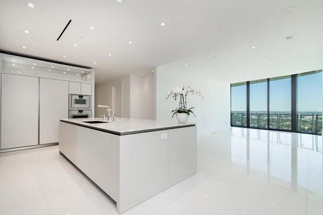 Bristol Palm Beach Unit 2102 photo 5