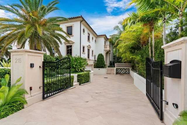 215 Brazilian Avenue