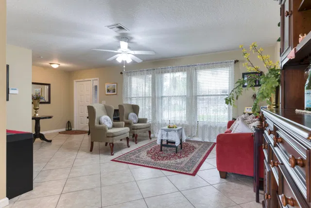  Residence photo 4