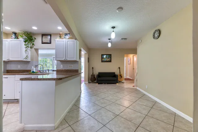  Residence photo 5
