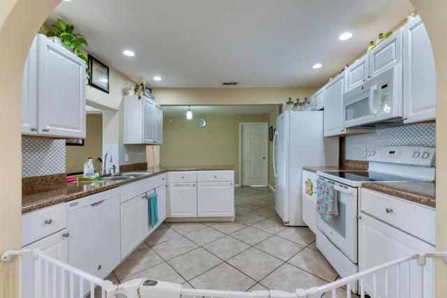  Residence photo 6
