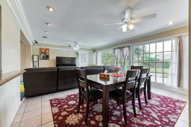 Residence photo 9