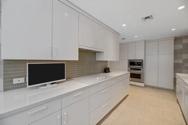 Dunster House Palm Beach Unit 3b photo 8