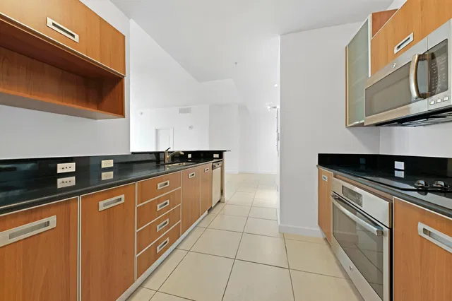 The Whitney Unit 322 photo 5