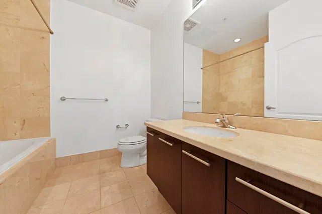The Whitney Unit 322 photo 9
