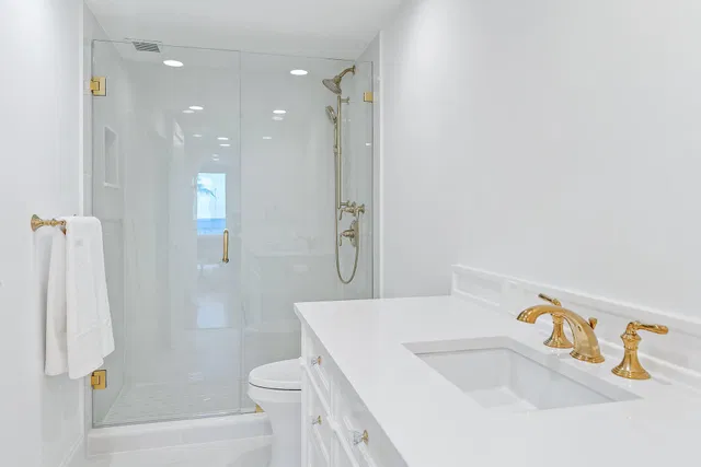Winthrop House Condos Unit 410 photo 4