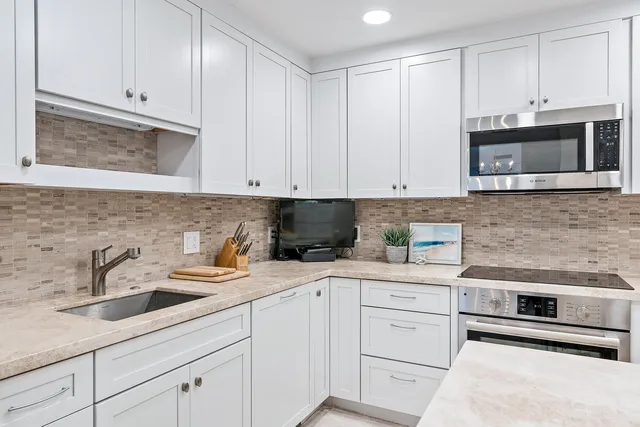 Winthrop House Condos Unit 410 photo 9