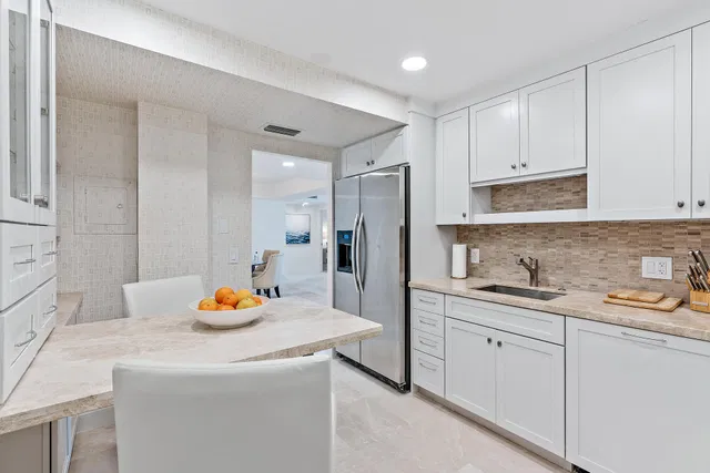 Winthrop House Condos Unit 410 photo 10