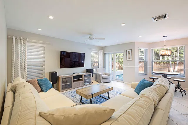 Residence photo 2