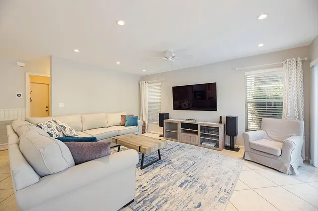 Residence photo 3