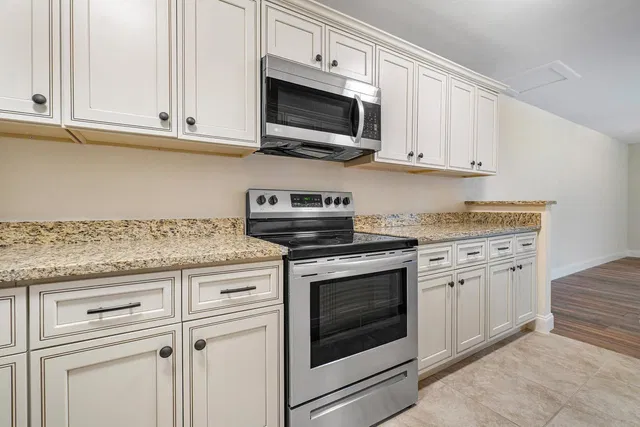  Residence photo 9