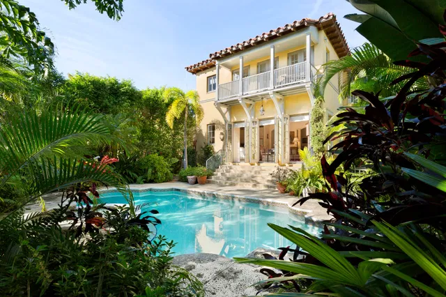 346 Seabreeze Avenue