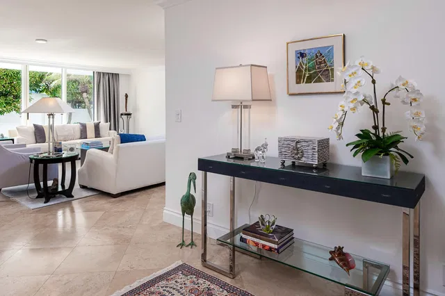 Winthrop House Condos Unit 118 photo 3