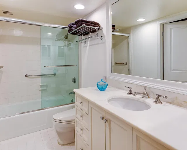 Winthrop House Condos Unit 118 photo 11
