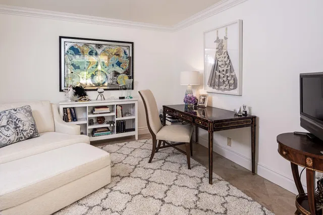 Winthrop House Condos Unit 118 photo 14