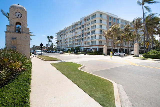 Winthrop House Condos Unit 118 photo 24
