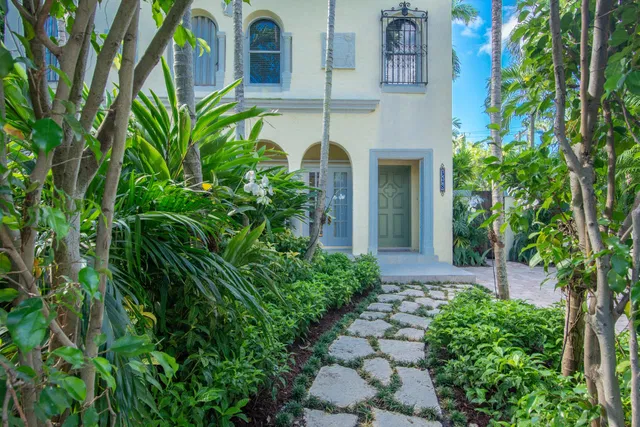 328 Chilean Avenue