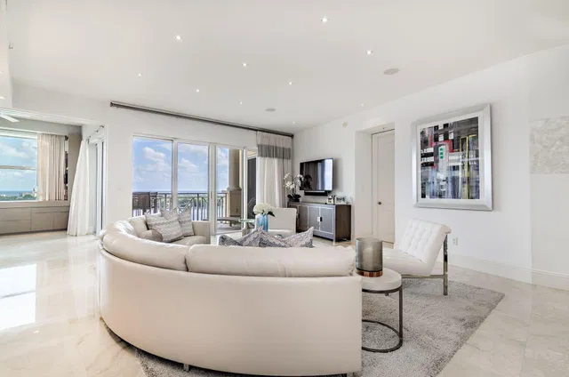 Esplanade Grande Unit 1403 photo 6