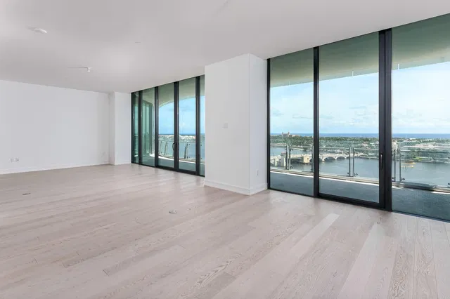 Bristol Palm Beach Unit 1503 photo 2