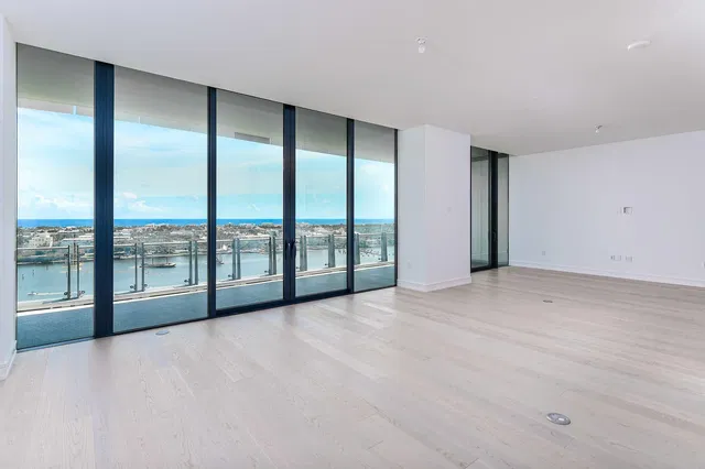 Bristol Palm Beach Unit 1503 photo 4
