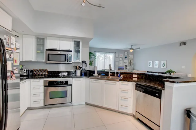 The Astor Unit 307 photo 8